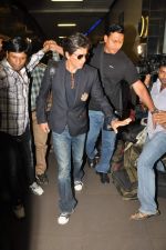 Shahrukh Khan snapped at the Airport in Mumbai on 19th Sept 2012 (10).JPG